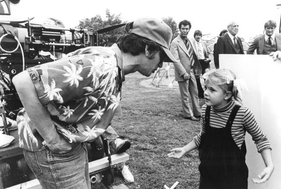 e-t-the-extra-terrestrial-drew-barrymore-and-steven-spielberg-on-set-of-et | Making Movie